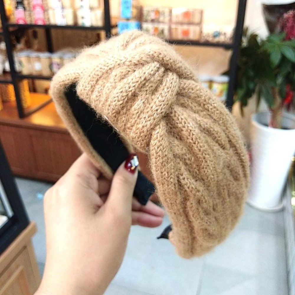 2/$18, 3/$25 SALE ✨ Beige Knit Top Knot Headband